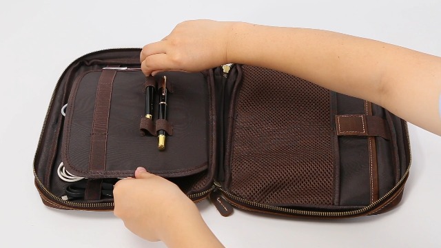 Twelve South、充電ケーブルや電源アダプターを収納できる本革製ポーチ Twelve South、充電ケーブルや電源アダプターをまとめて収納